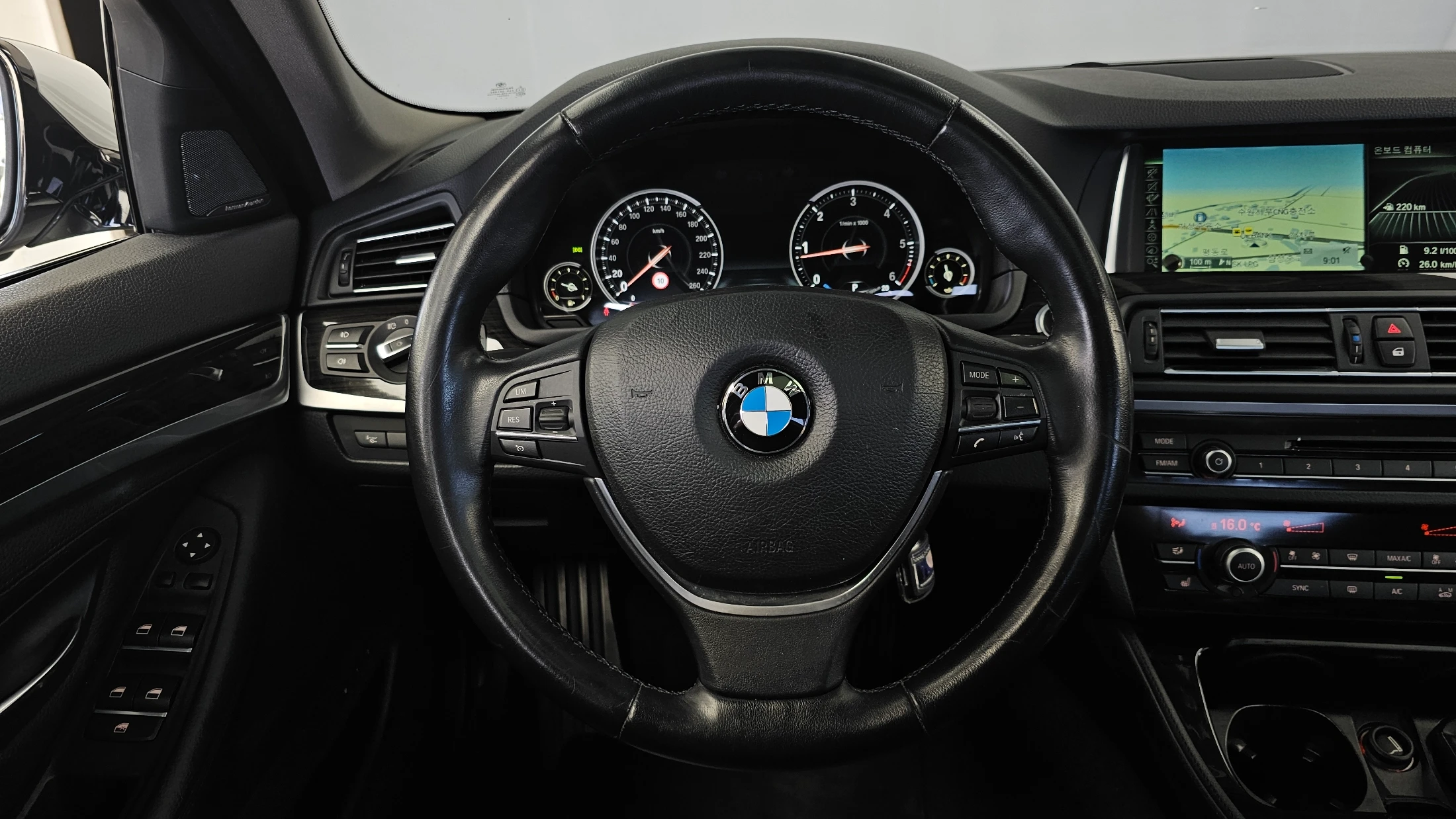 BMW 5-Series F10, 2014 — фото 13