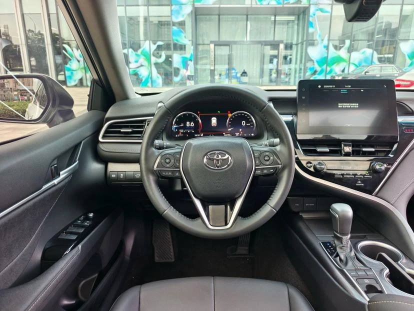 Toyota Camry, 2023 — фото 15