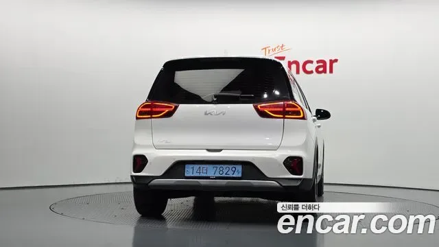 Kia Niro Plus, 2022 — фото 4