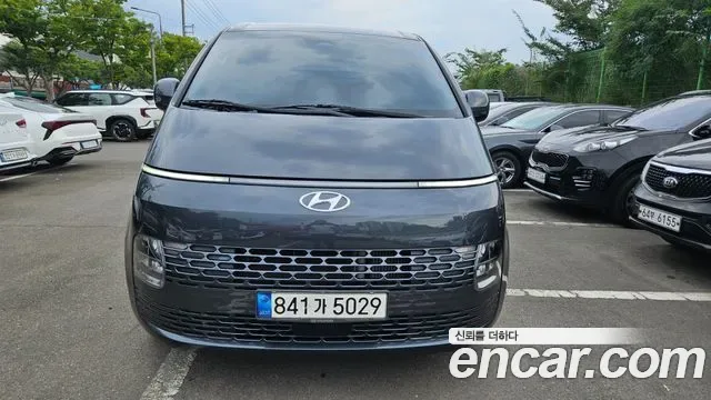 Hyundai Staria