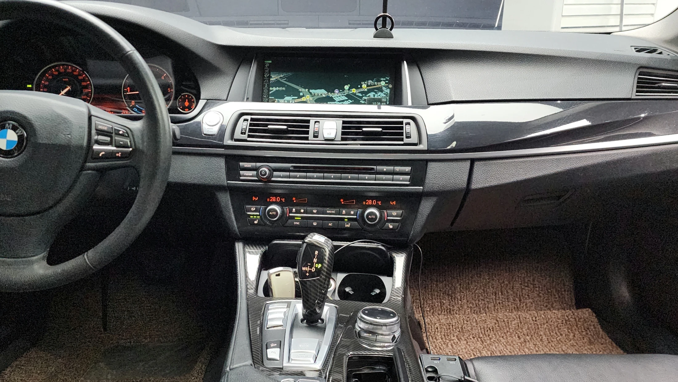 BMW 5-Series F10, 2013 — фото 14