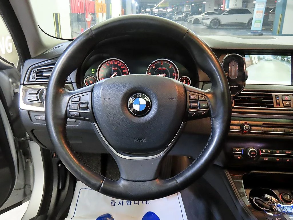 BMW 5-Series F10, 2013 — фото 11