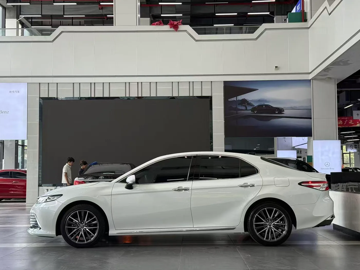 Toyota Camry, 2023 — фото 14