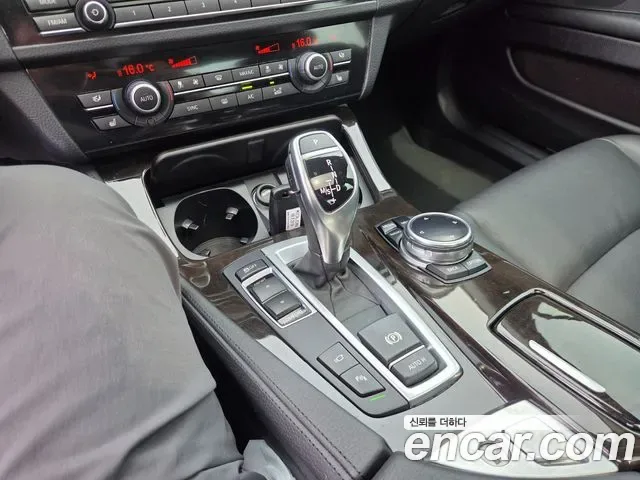 BMW 5-Series F10, 2014 — фото 14