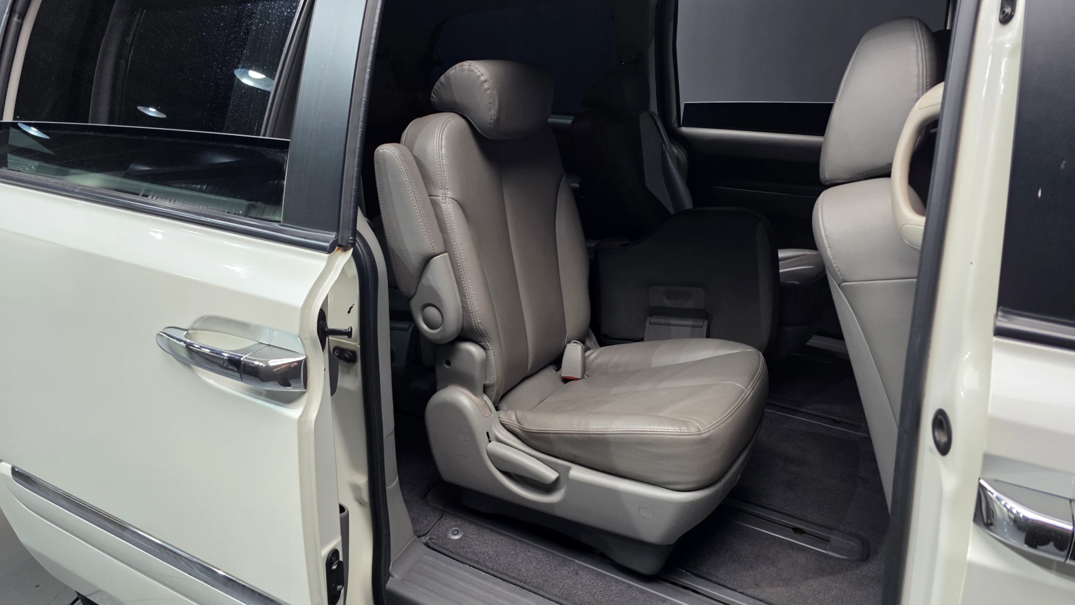 Kia Canival Carnival R, 2010 — фото 12