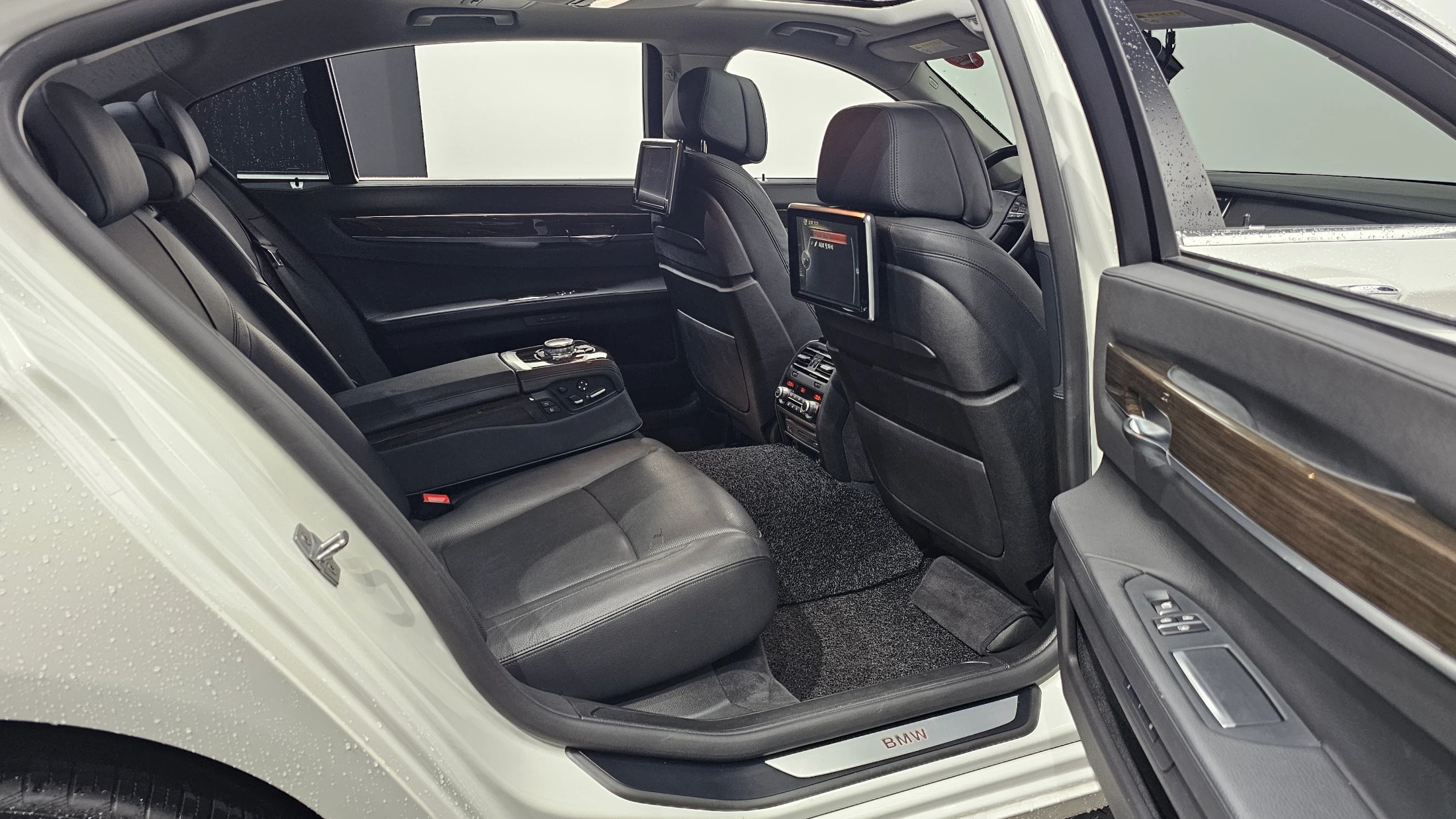 BMW 7-Series F01, 2014 — фото 11