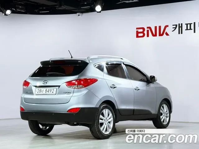 Hyundai Tucson ix, 2009 — фото 2