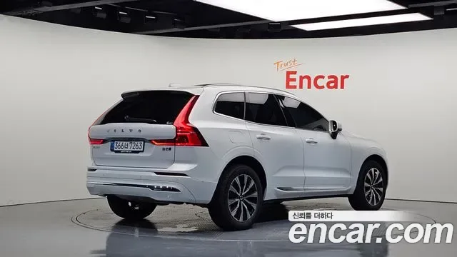 Volvo Xc60, 2025 — фото 2