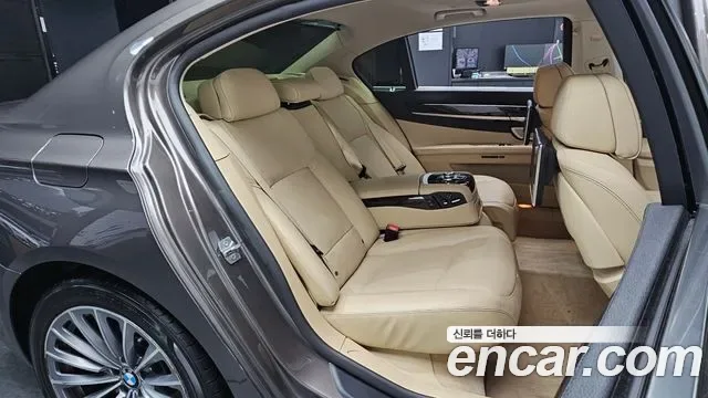 BMW 7-Series F01, 2013 — фото 11