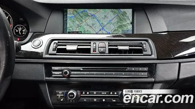 BMW 5-Series F10, 2011 — фото 14