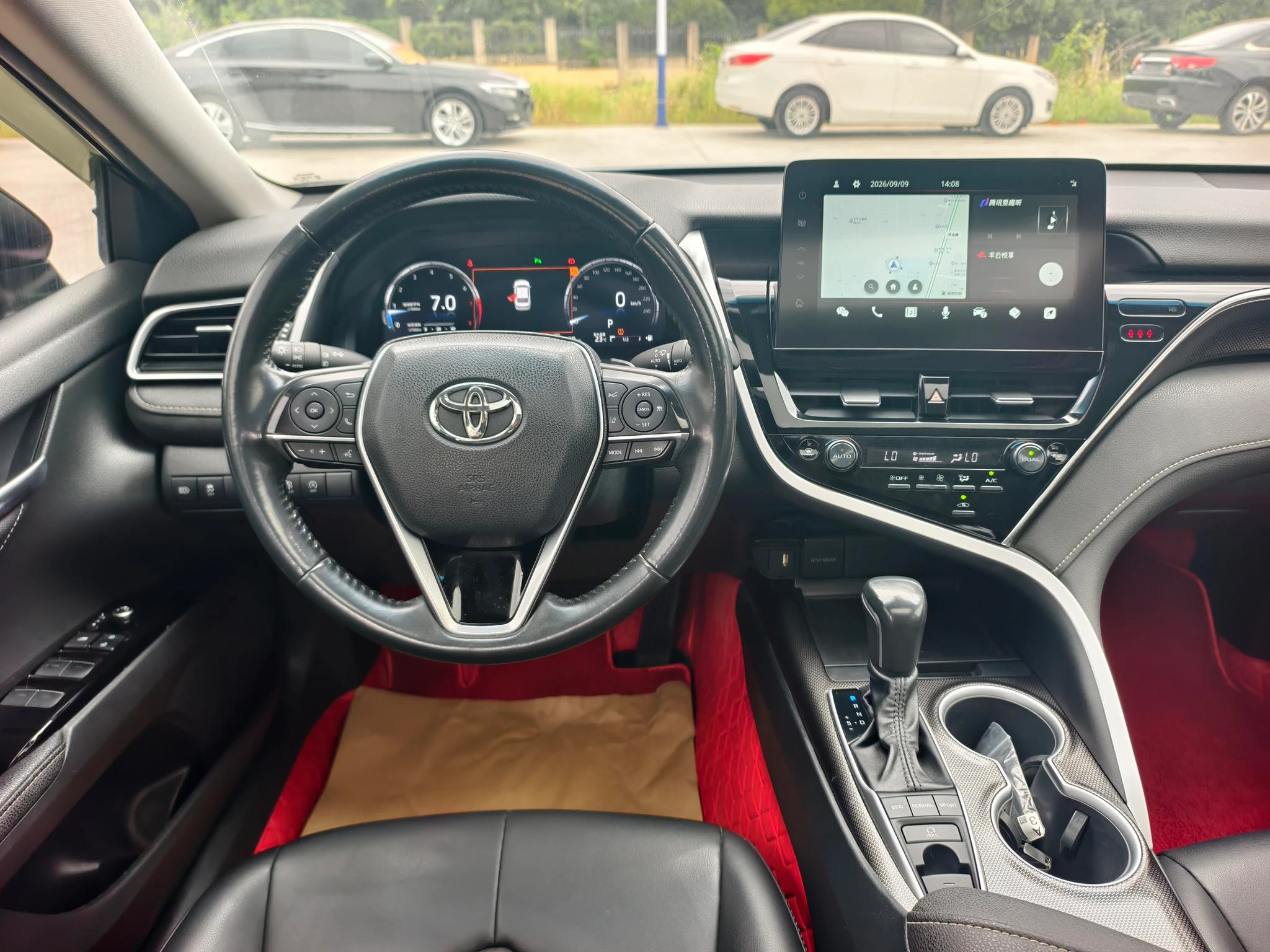 Toyota Camry, 2023 — фото 11