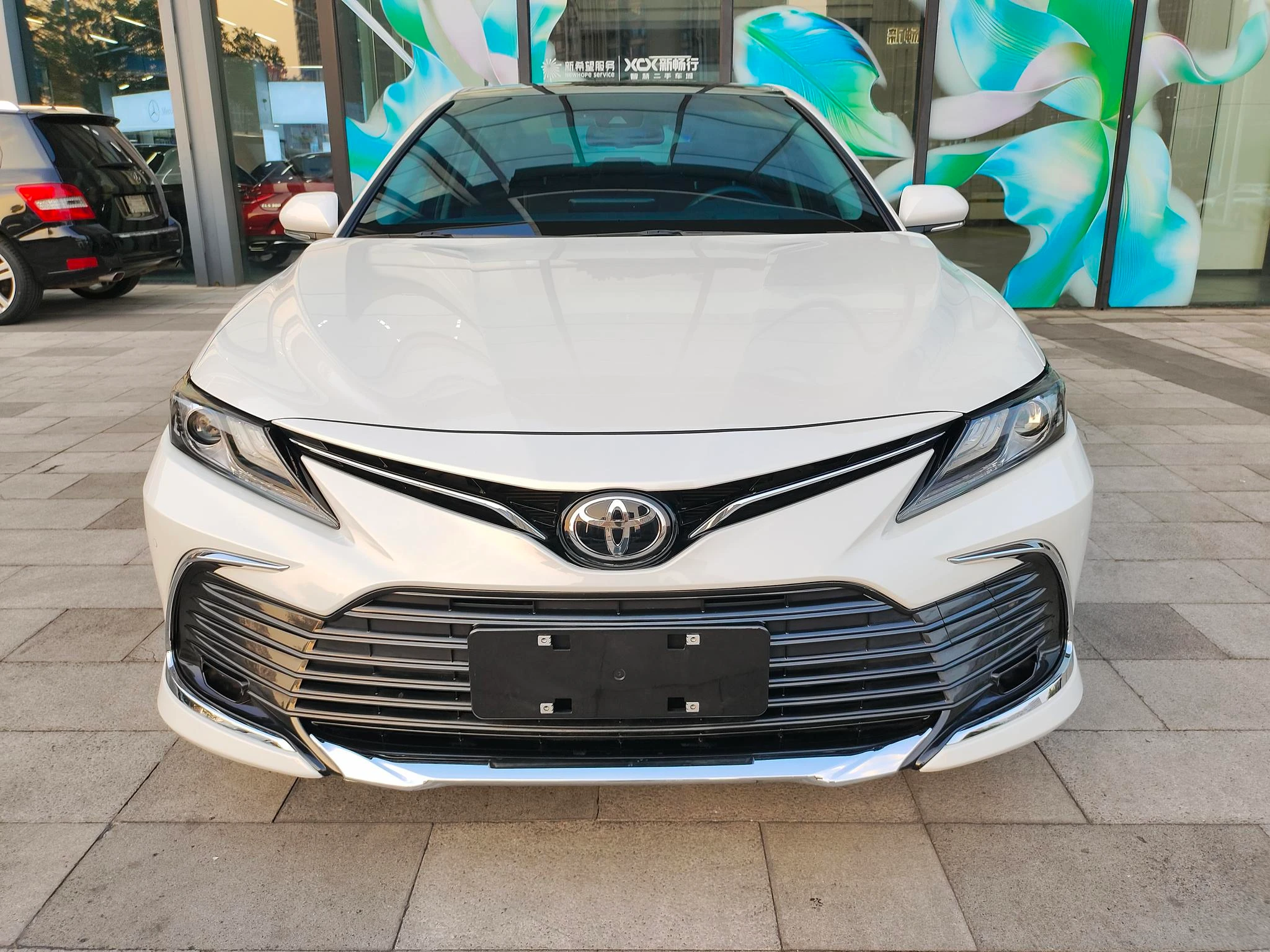 Toyota Camry, 2023 — фото 2