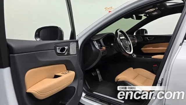 Volvo Xc60, 2025 — фото 10