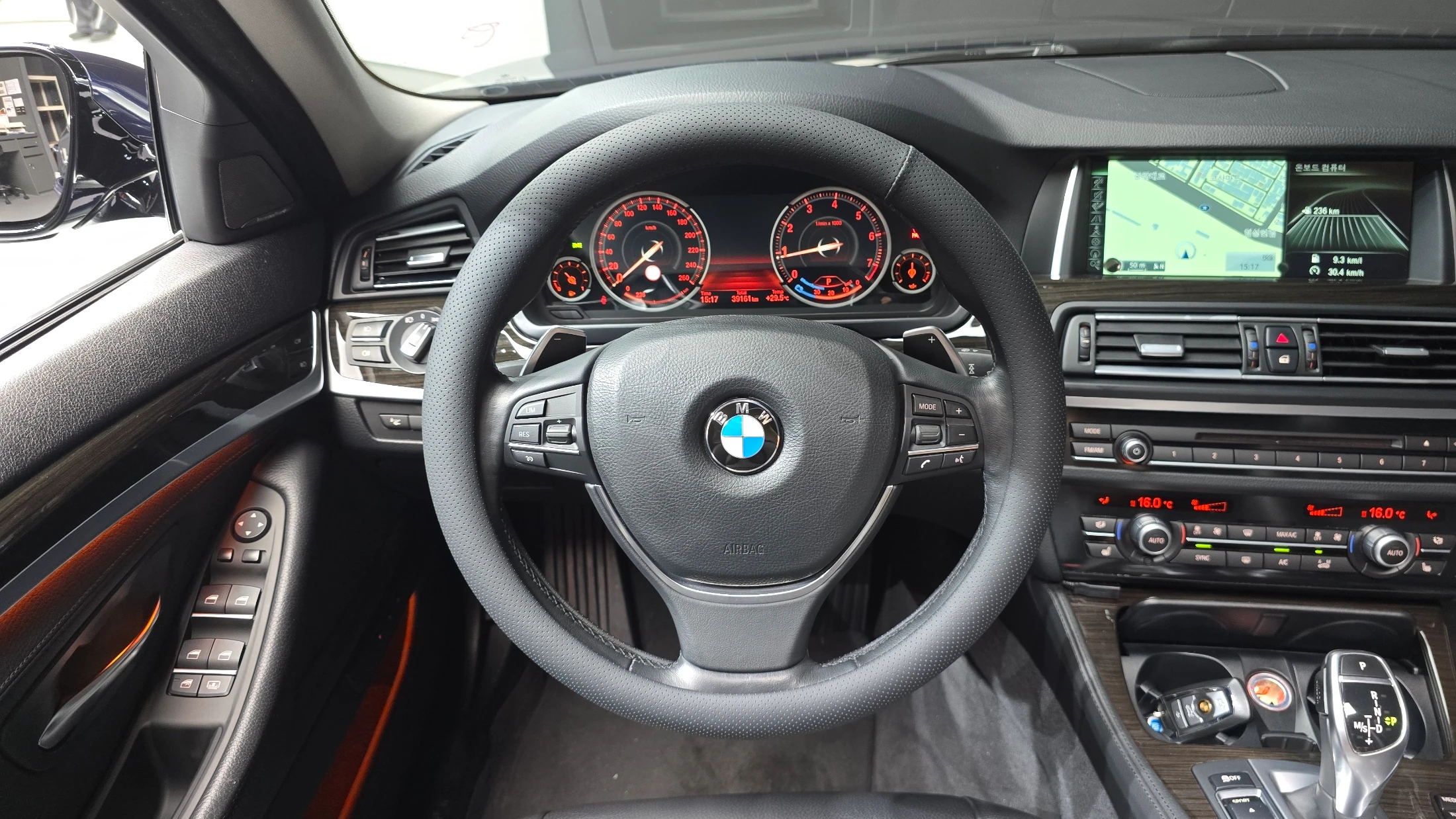 BMW 5-Series F10, 2013 — фото 13