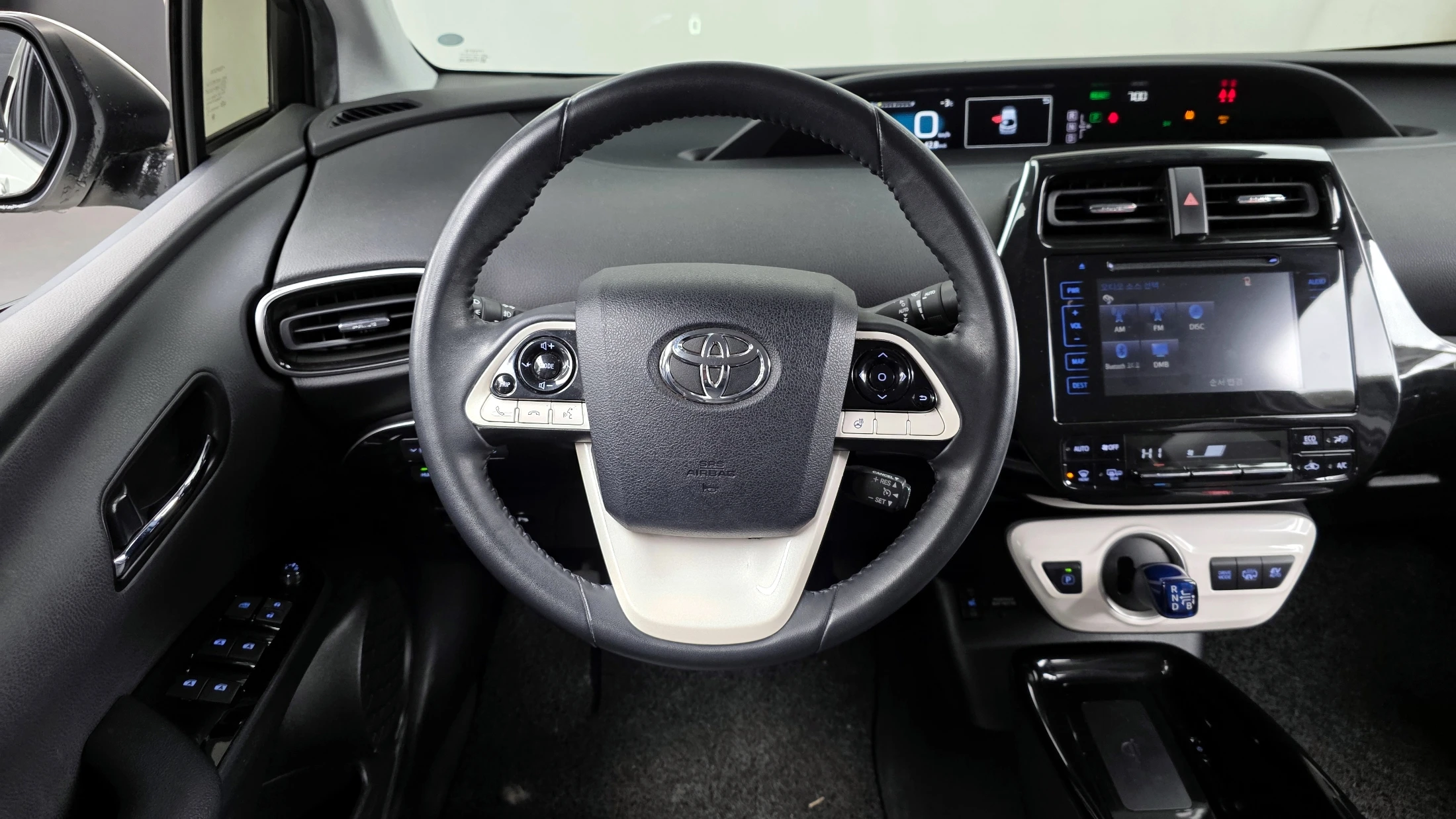 Toyota Prius Prime, 2018 — фото 13