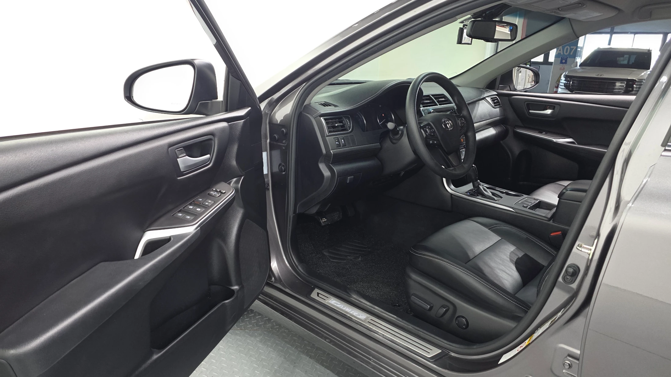 Toyota Camry, 2017 — фото 10