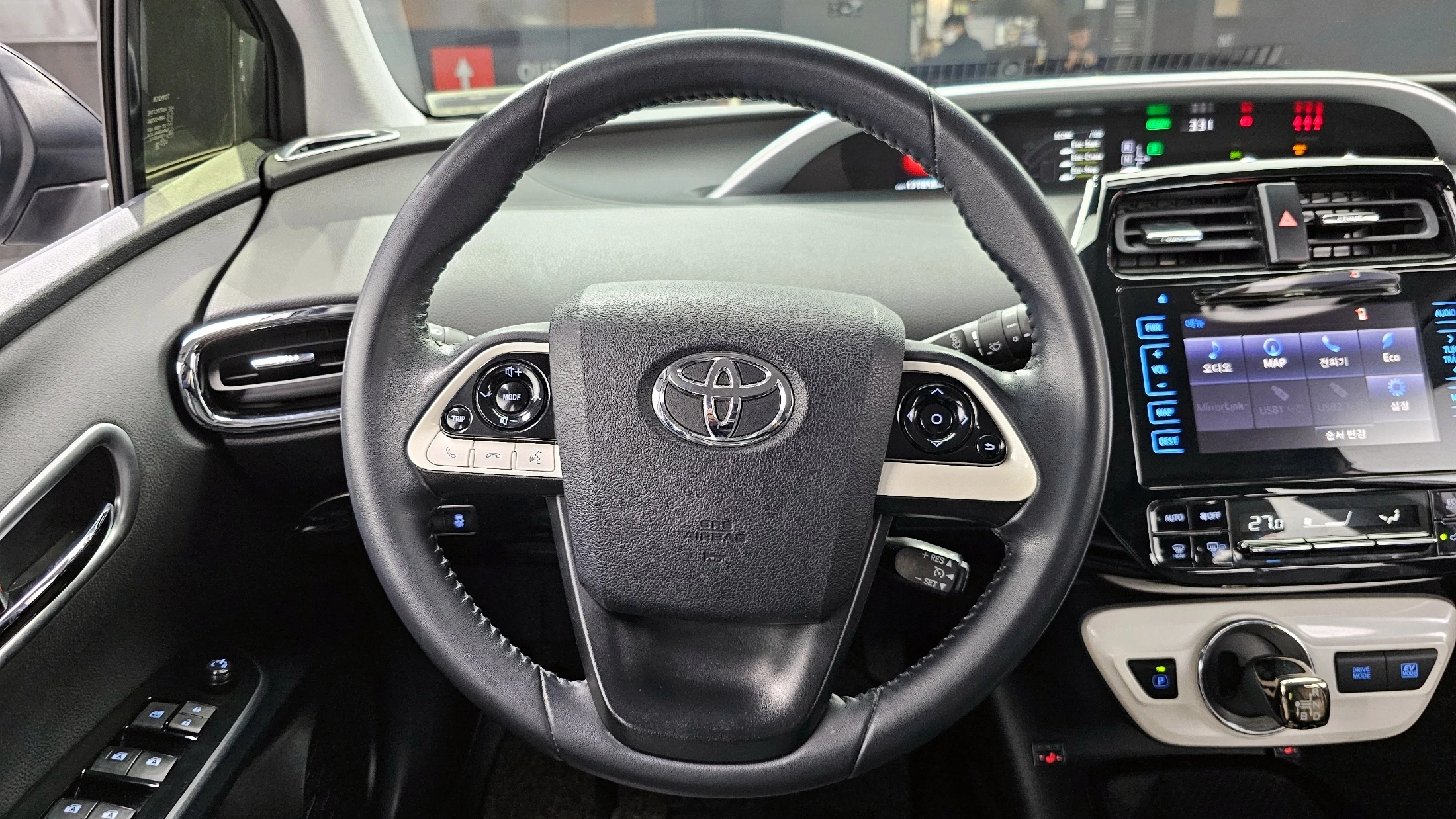 Toyota Prius, 2018 — фото 13
