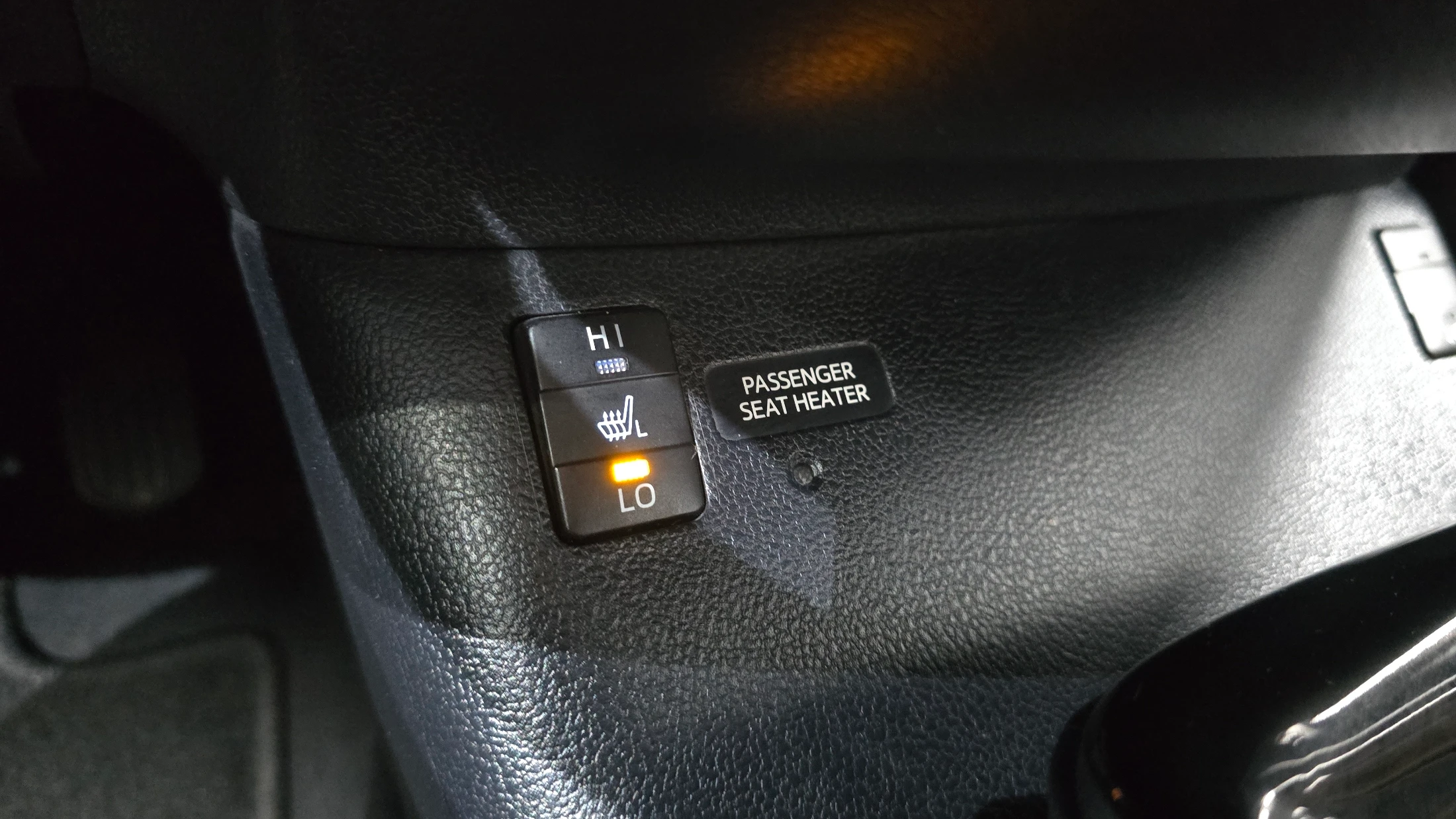 Toyota Prius Prime, 2017 — фото 12