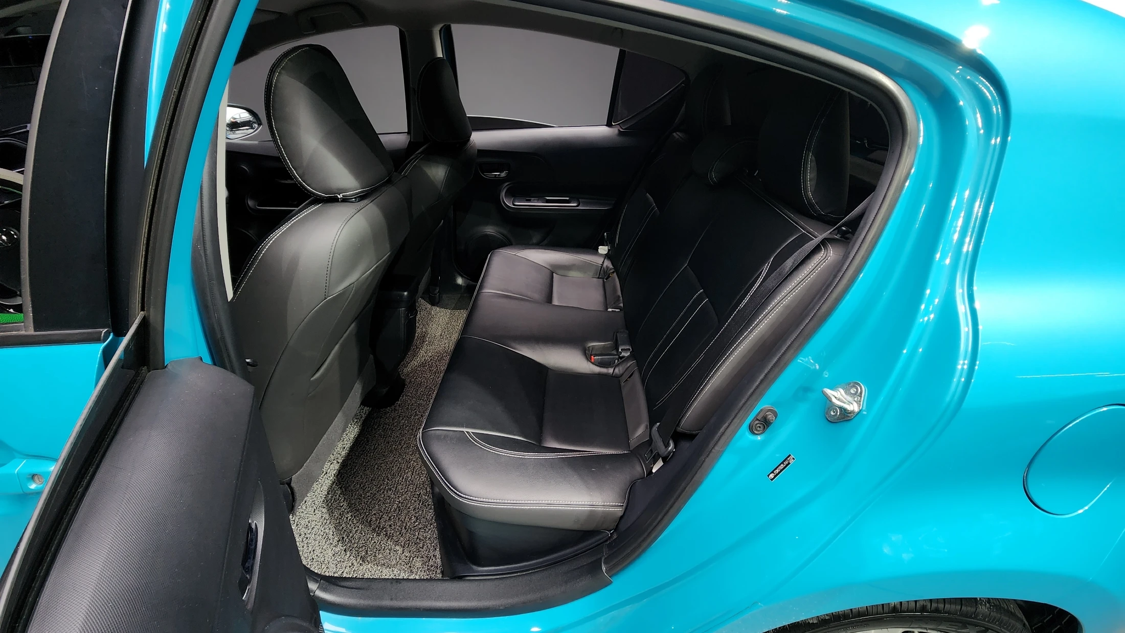 Toyota Prius C, 2018 — фото 11