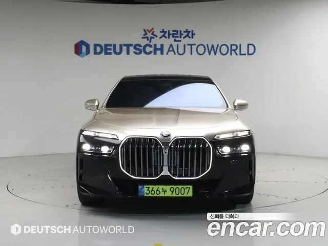 BMW 7-Series G70, 2025 — фото 3