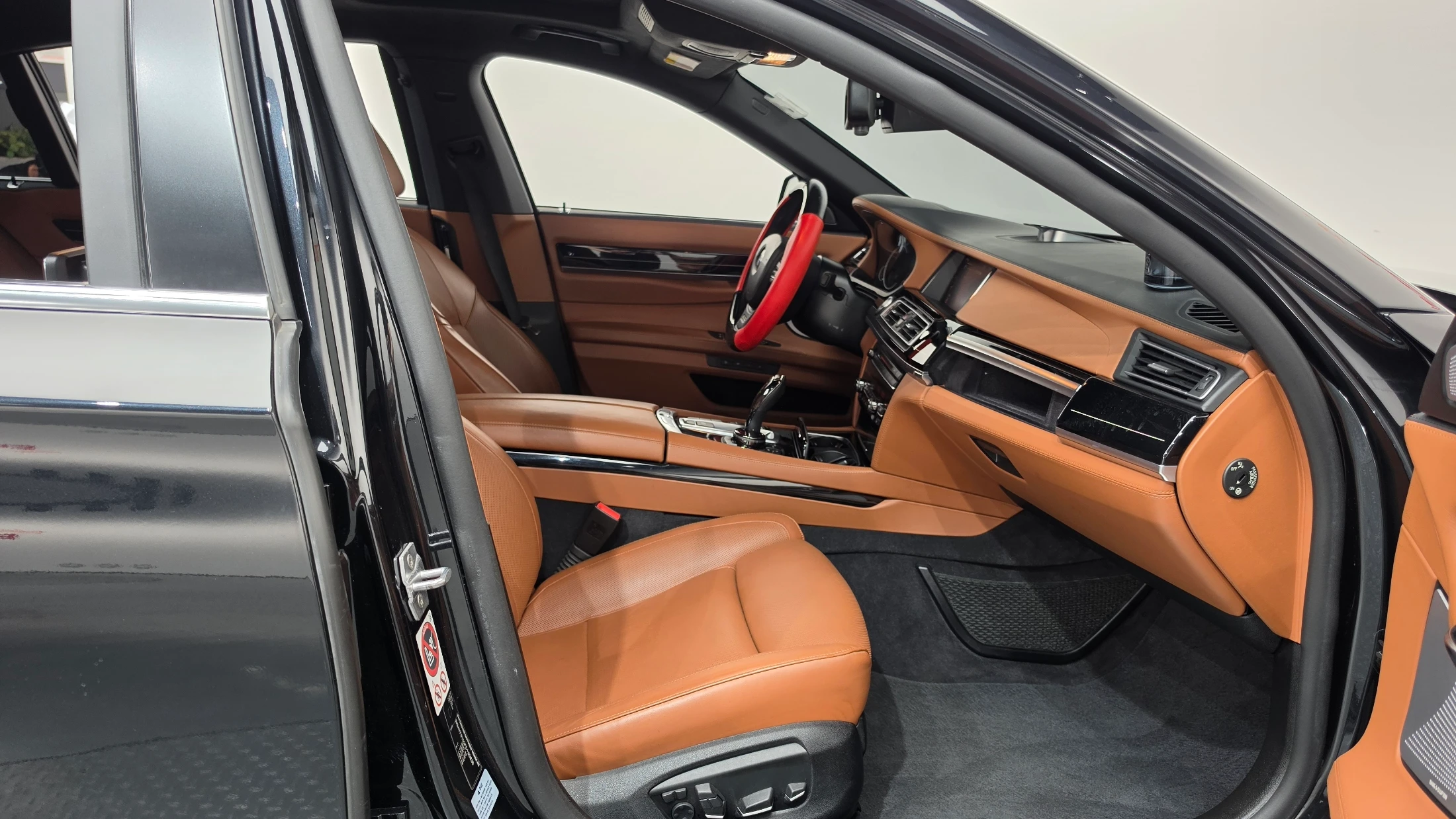 BMW 7-Series F01, 2015 — фото 11