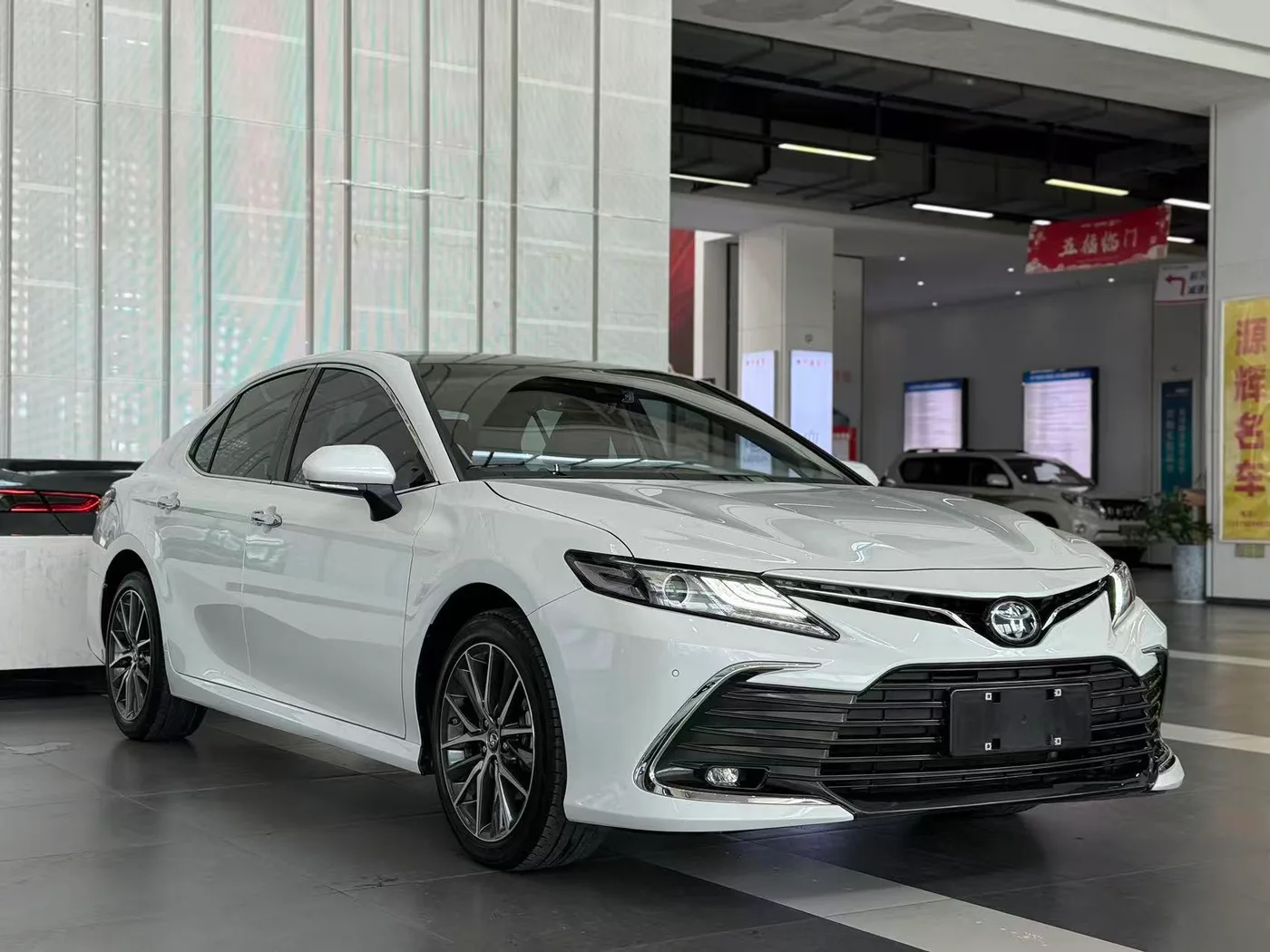 Toyota Camry, 2023 — фото 3