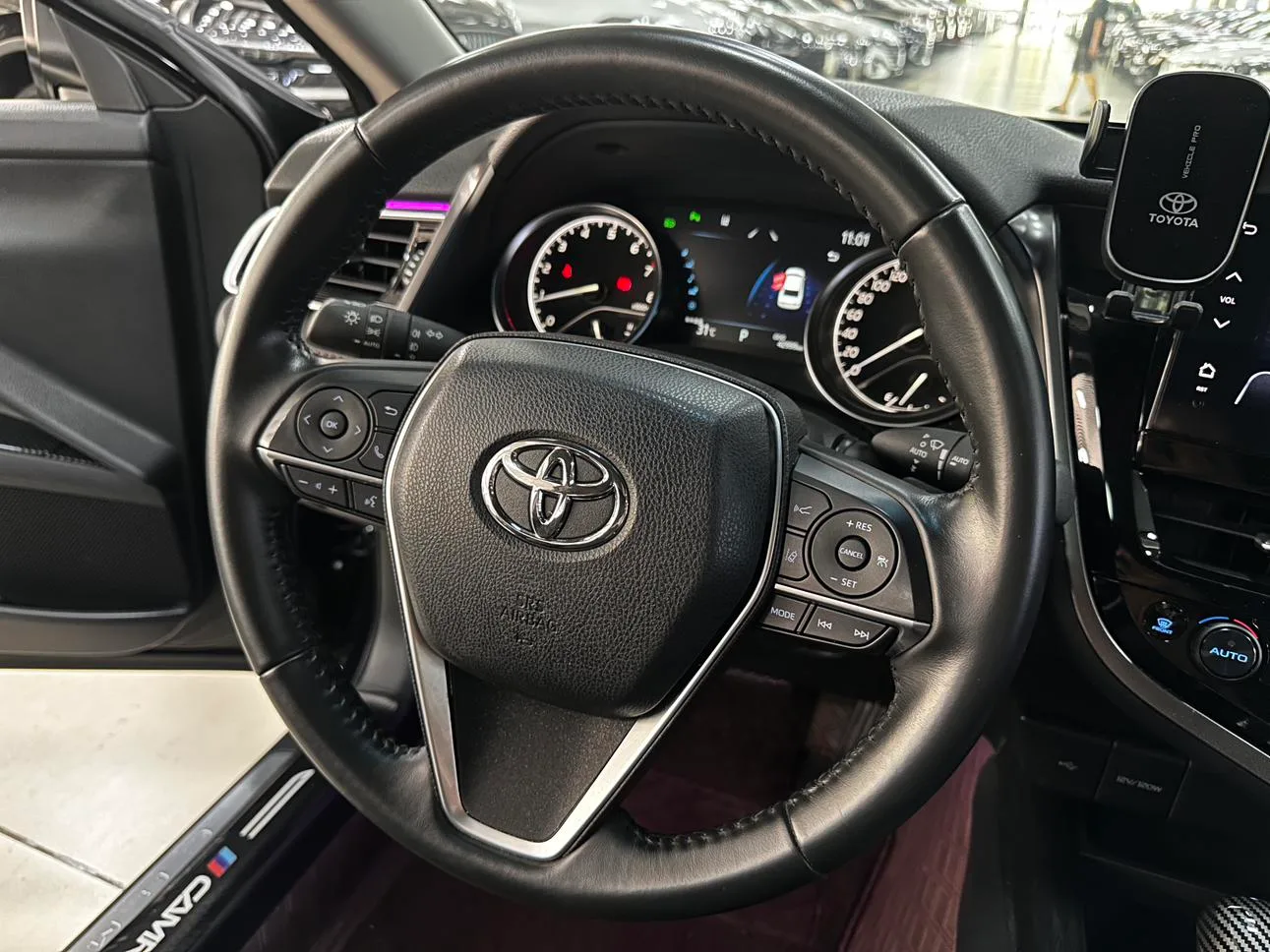 Toyota Camry, 2023 — фото 14
