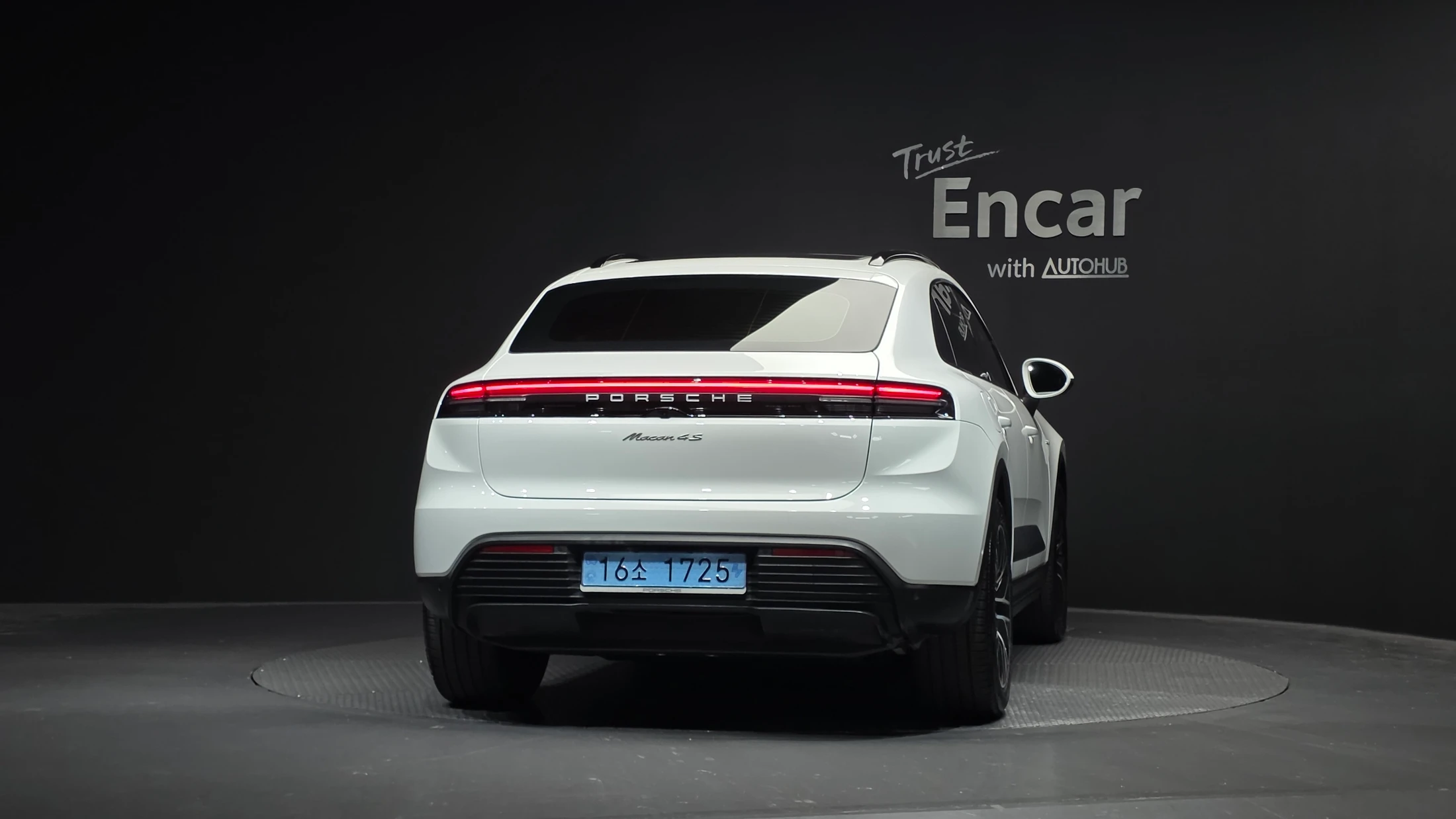 Porsche Macan EV, 2025 — фото 4