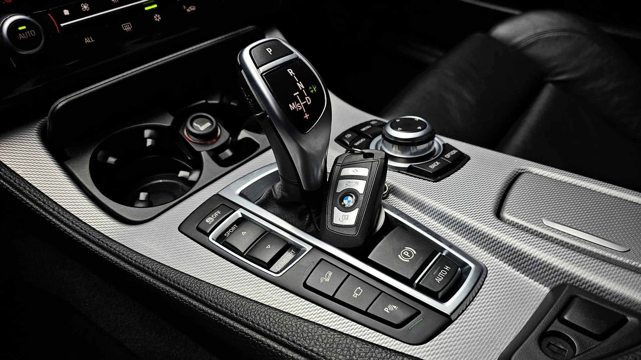 BMW 5-Series F10, 2012 — фото 9