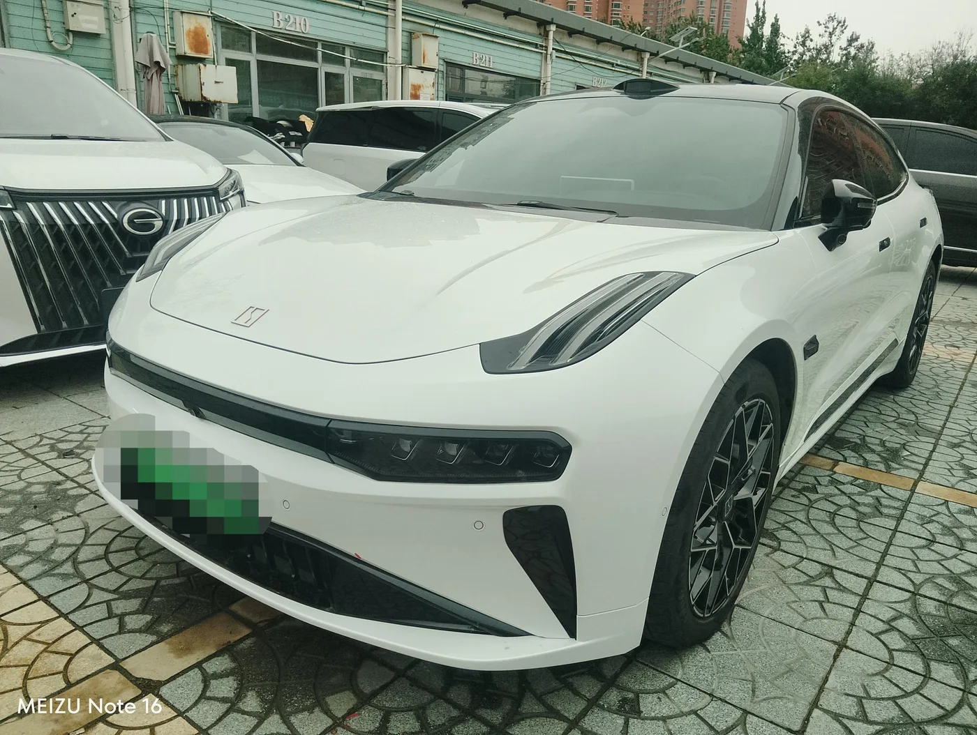 ZEEKR 001