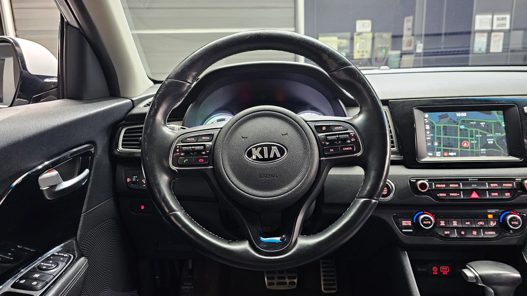 Kia Niro, 2017 — фото 14