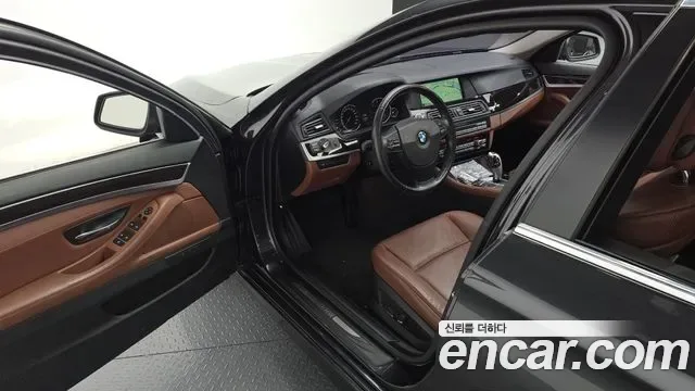 BMW 5-Series F10, 2013 — фото 11