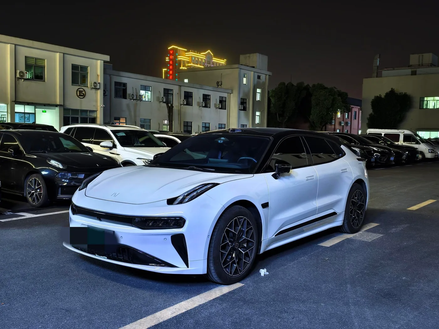 ZEEKR 001
