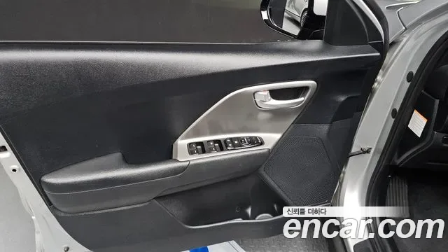 Kia Niro Plus, 2022 — фото 25