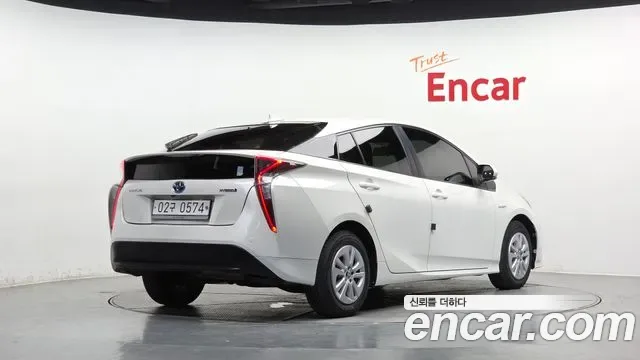 Toyota Prius, 2016 — фото 2