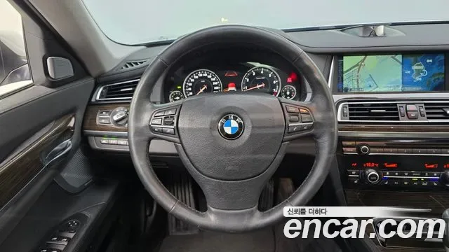 BMW 7-Series F01, 2013 — фото 13