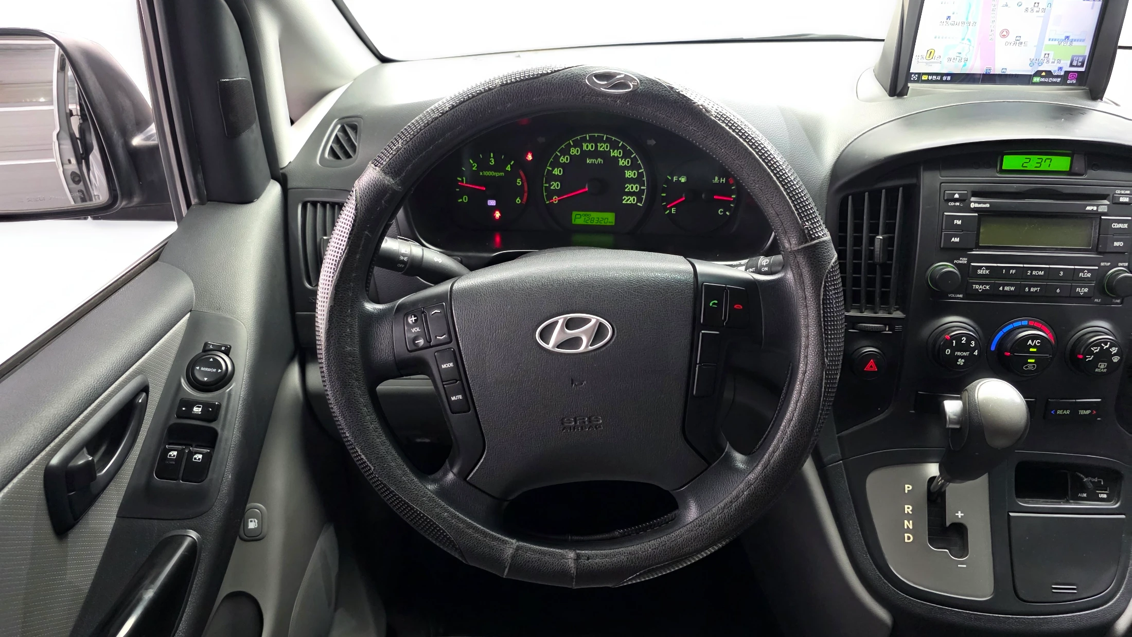 Hyundai Starex Grand Starex, 2012 — фото 13