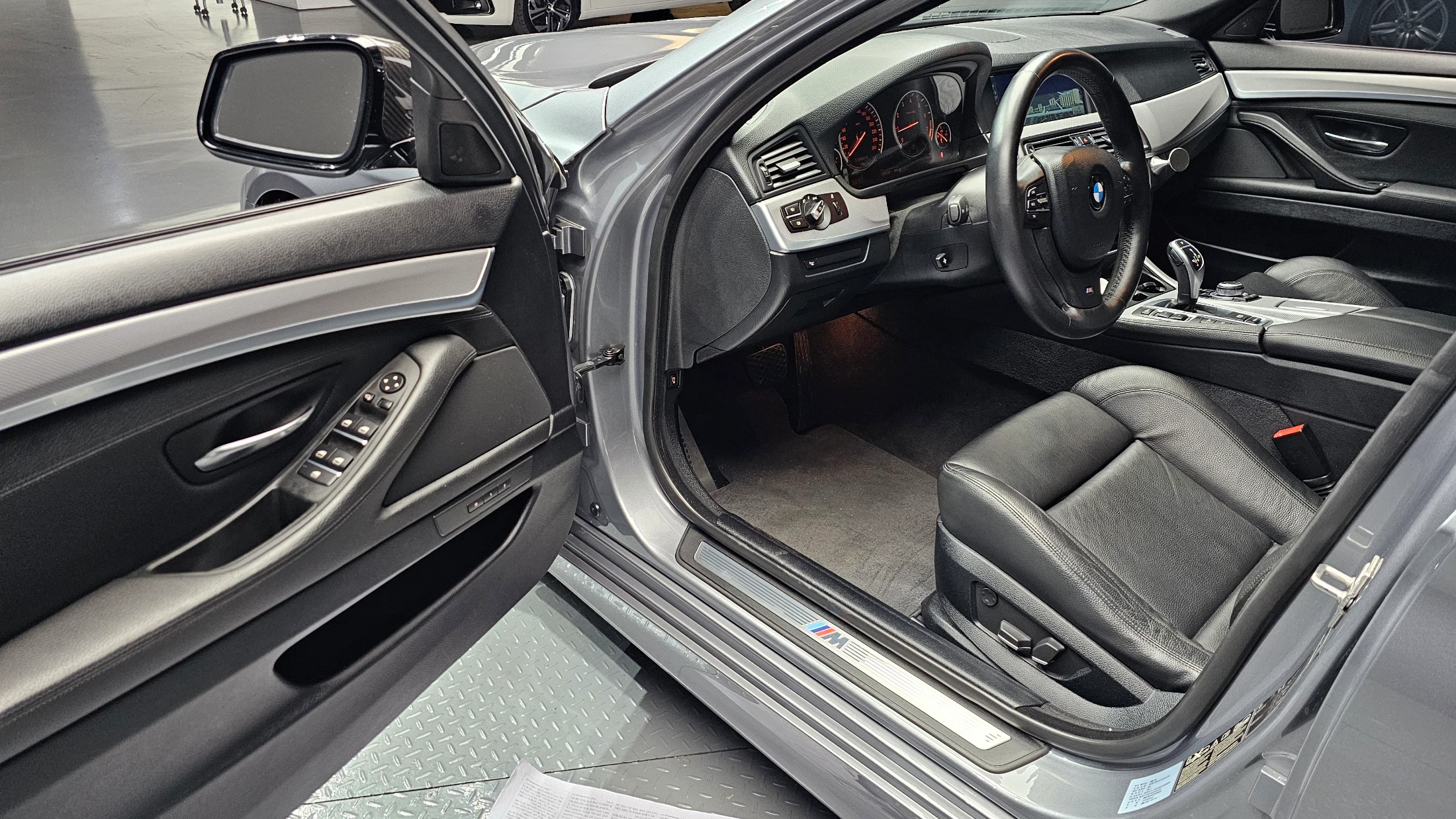BMW 5-Series F10, 2012 — фото 10