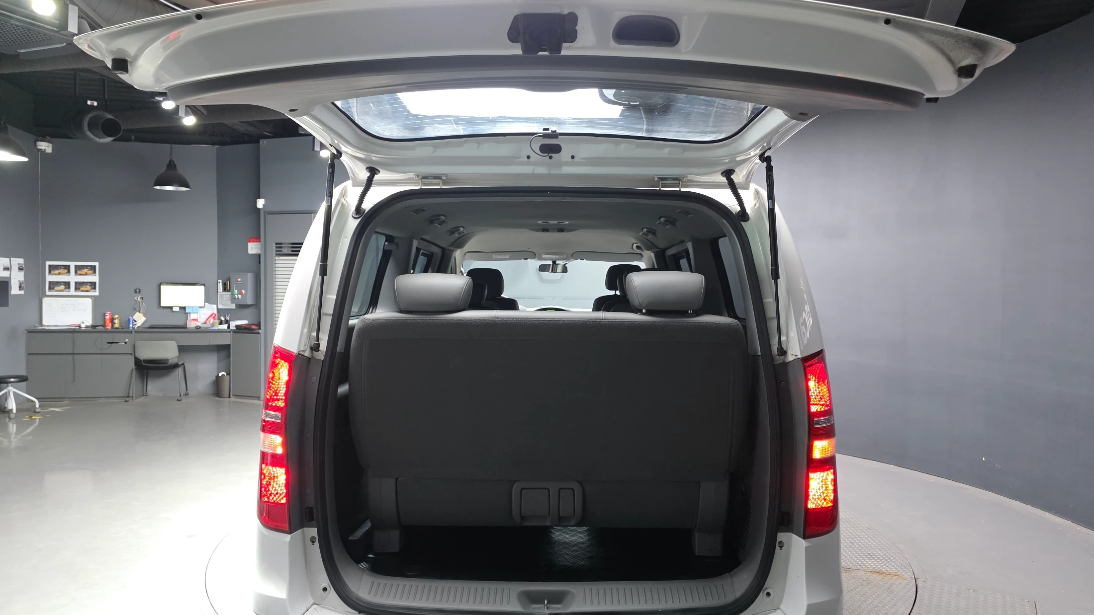 Hyundai Starex Grand Starex, 2013 — фото 20