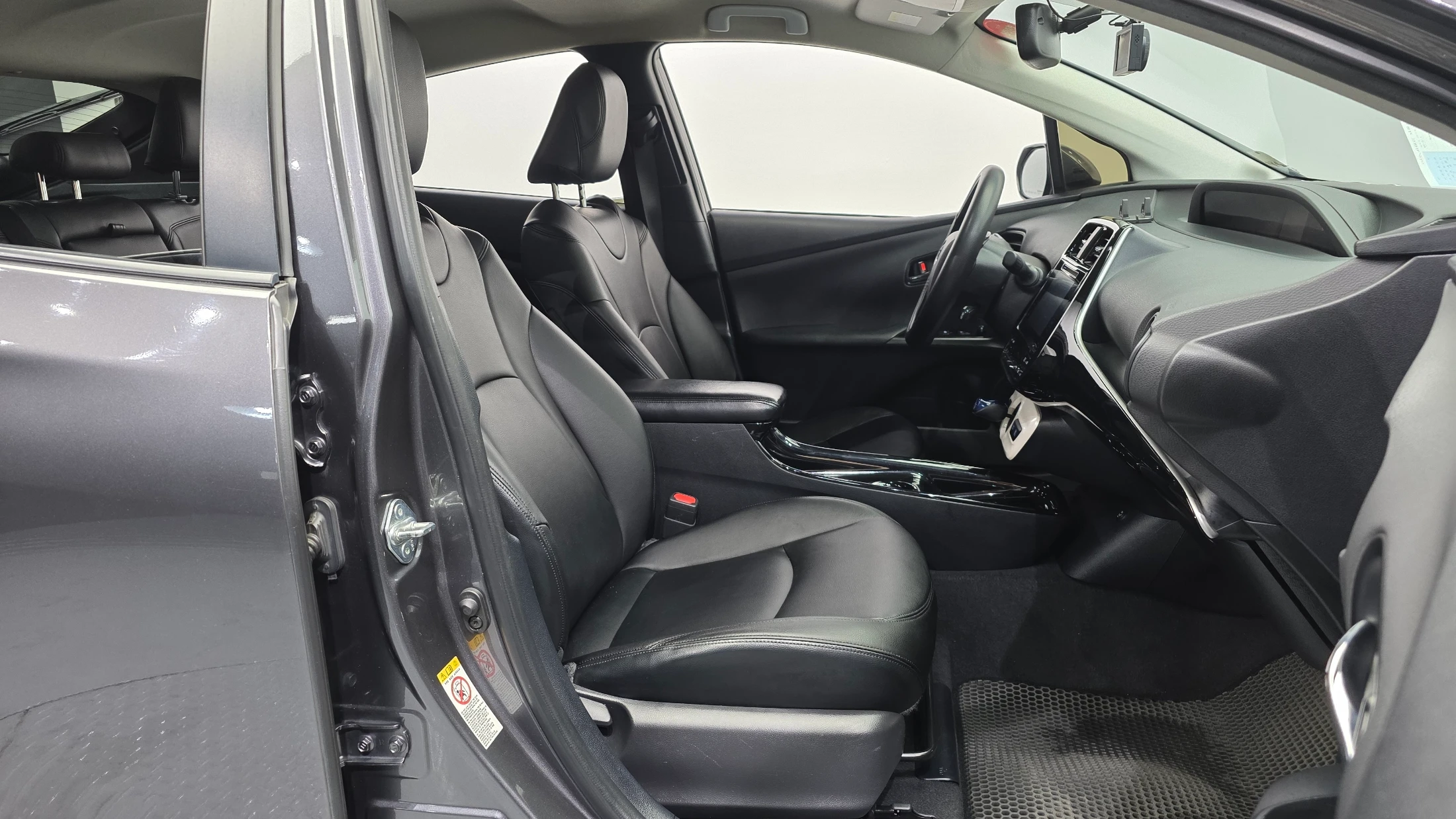 Toyota Prius, 2018 — фото 11
