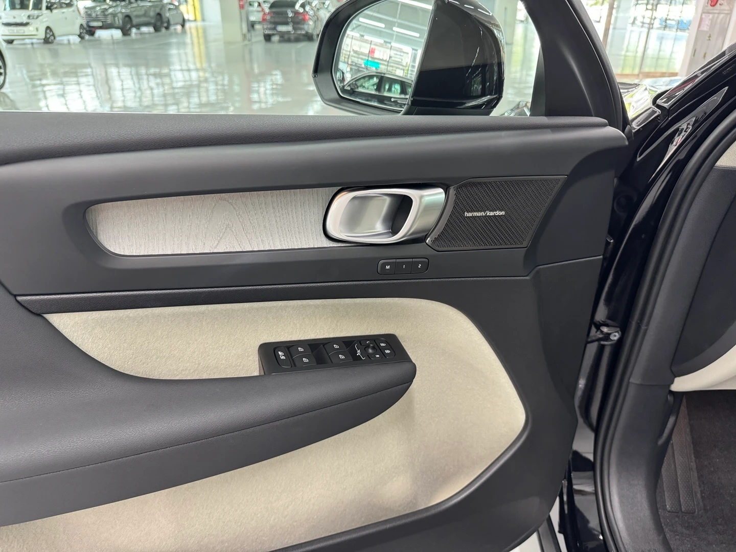 Volvo Xc40, 2025 — фото 12