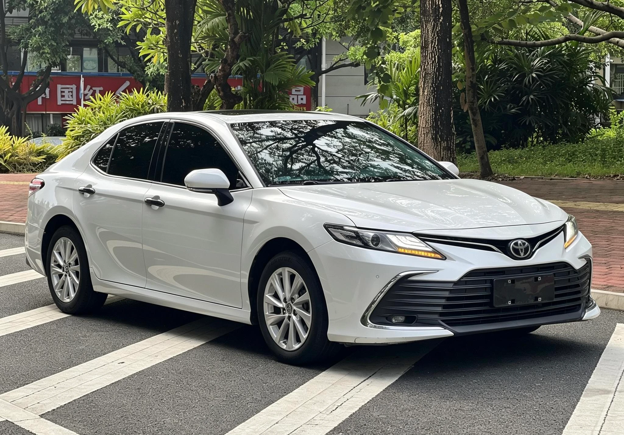 Toyota Camry, 2023 — фото 2