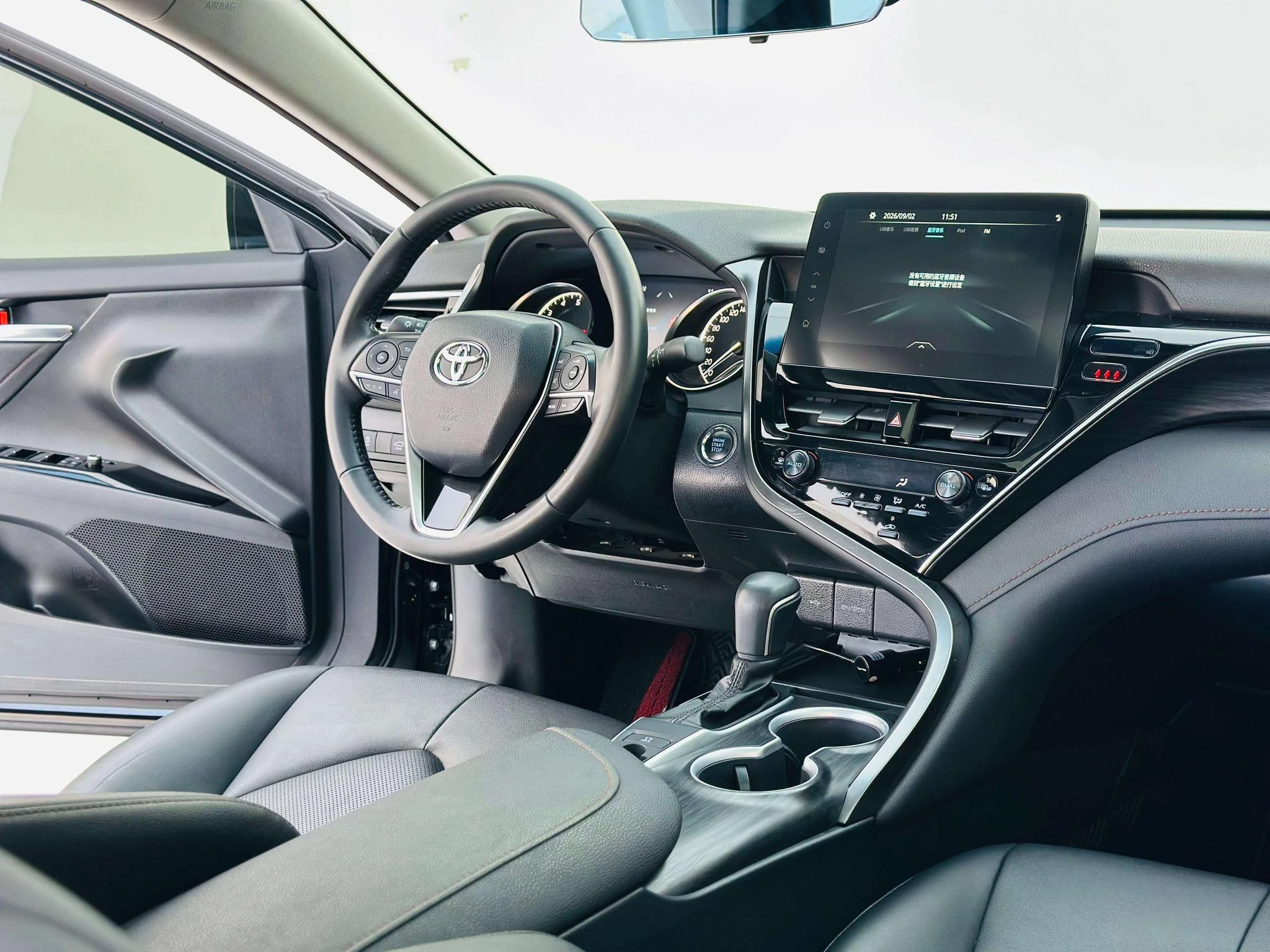Toyota Camry, 2023 — фото 16