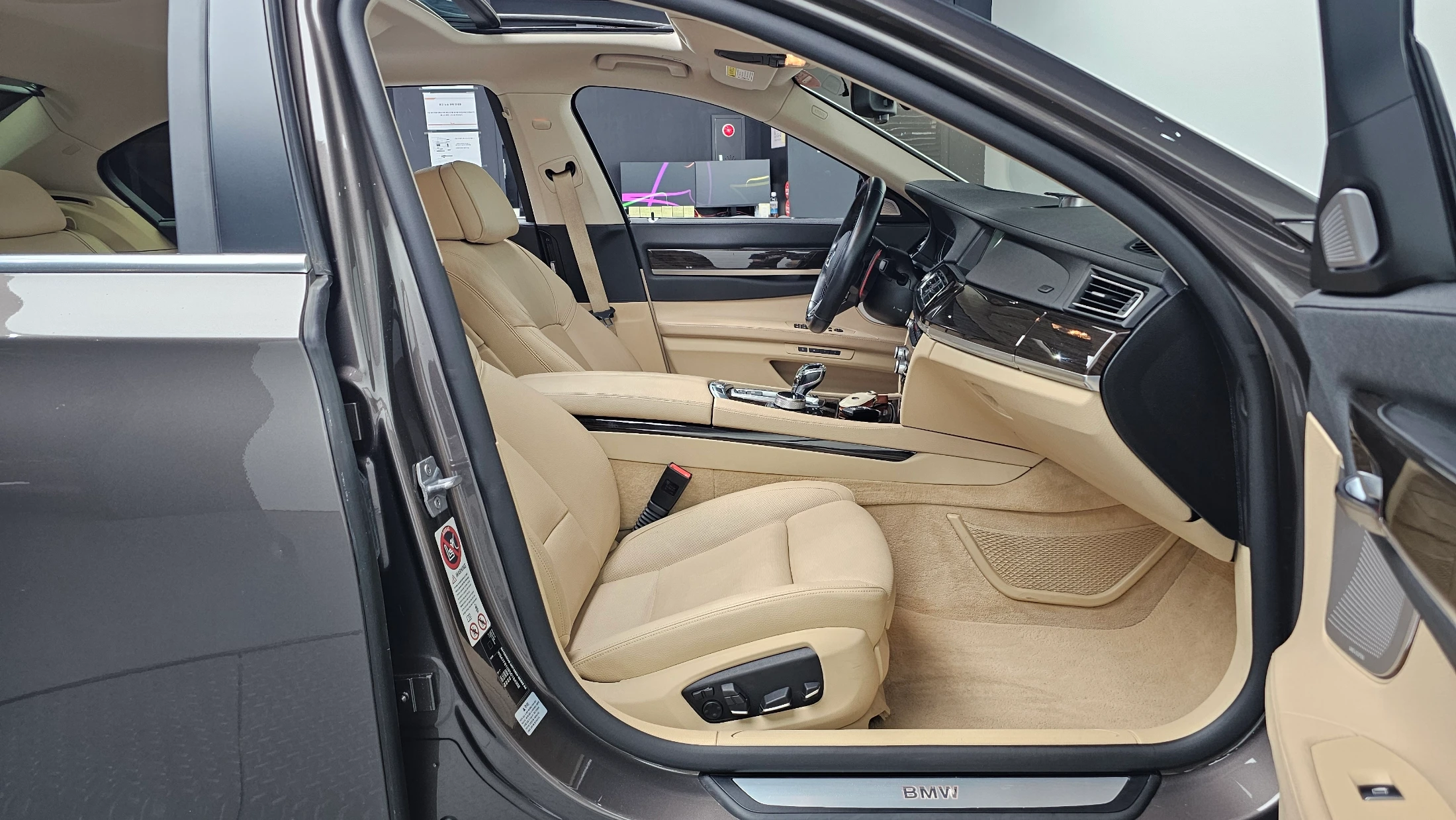BMW 7-Series F01, 2013 — фото 26