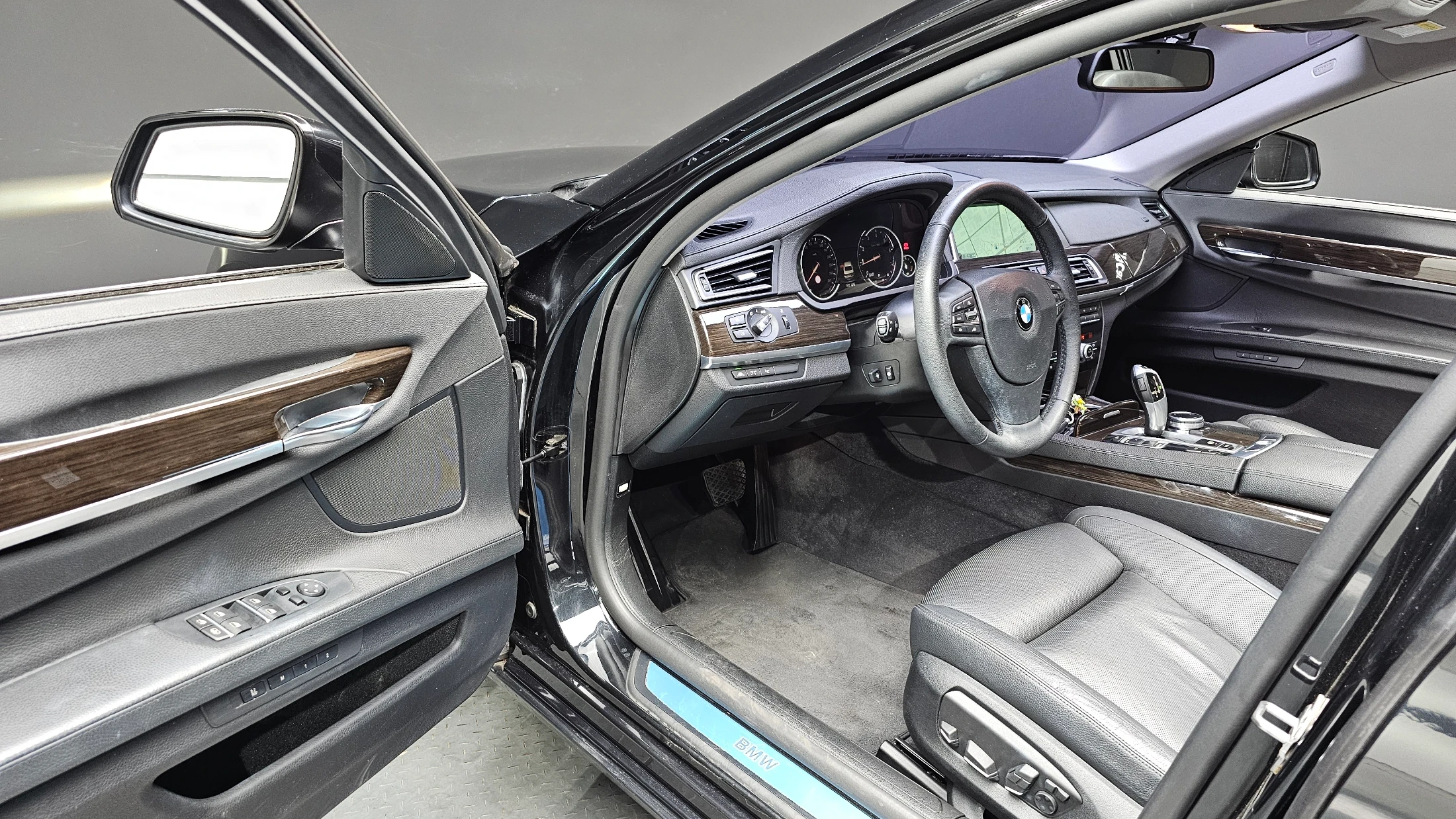 BMW 7-Series F01, 2014 — фото 12