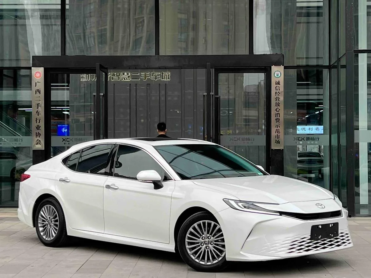 Toyota Camry, 2024 — фото 2
