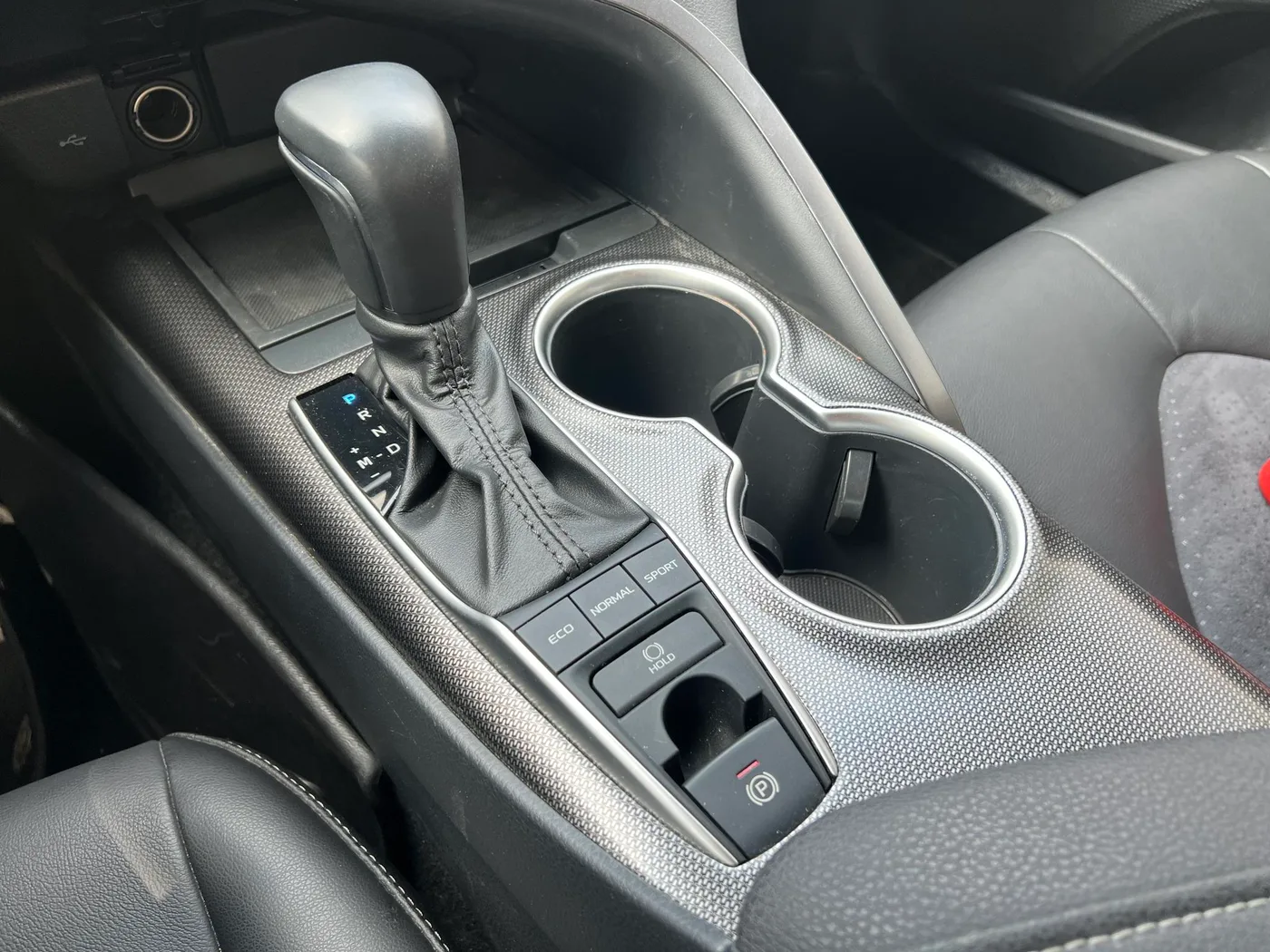 Toyota Camry, 2023 — фото 15