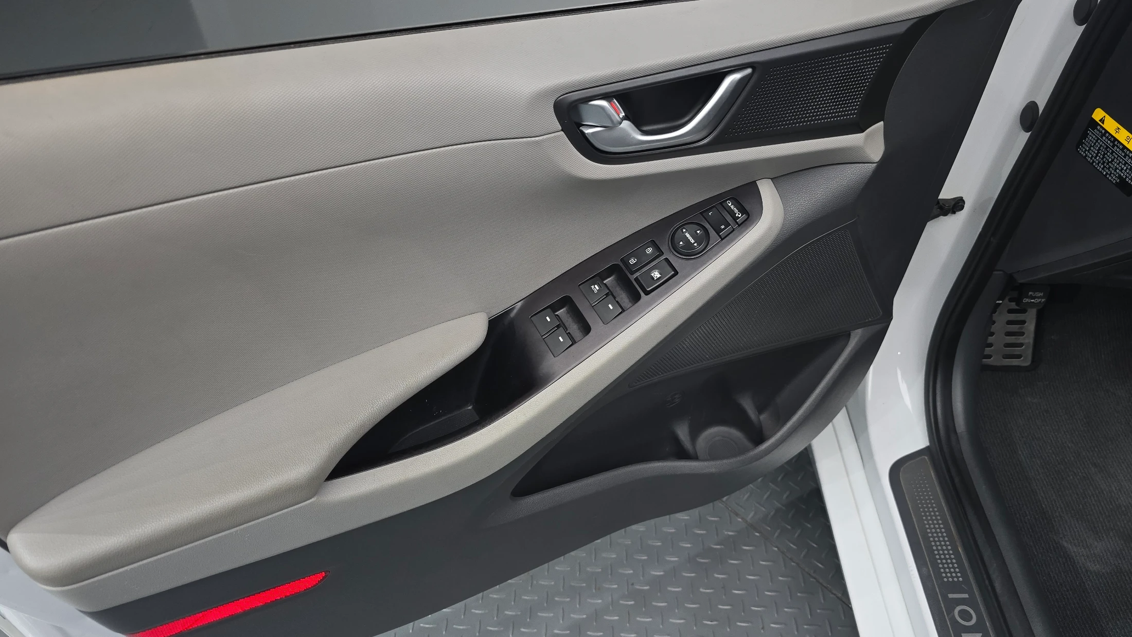Hyundai Ioniq Ionic Hybrid, 2016 — фото 25