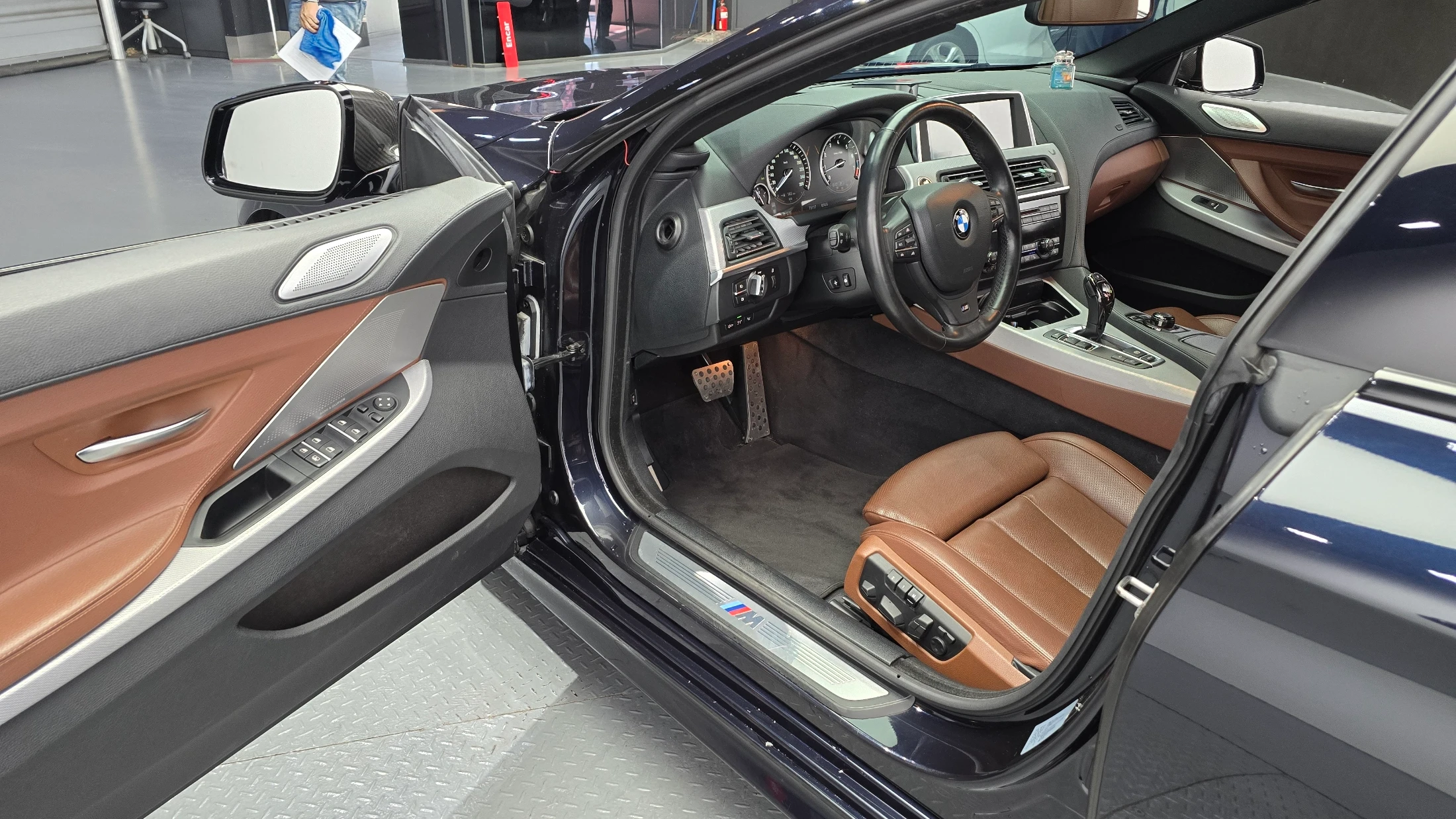 BMW 6-Series F12, 2013 — фото 11