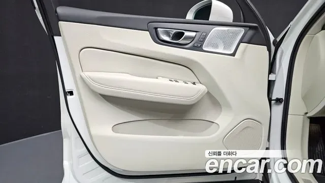 Volvo Xc60, 2025 — фото 24